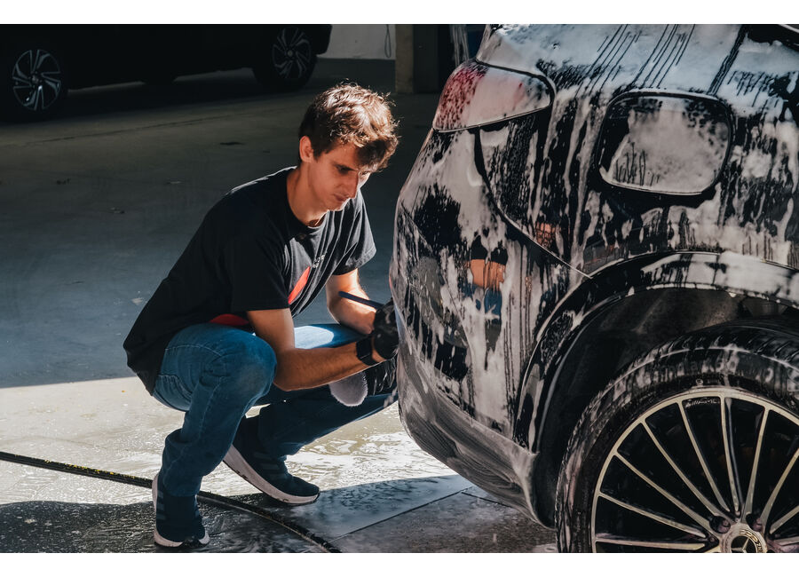 Aplicação de vitrificação cerâmica em pintura preta